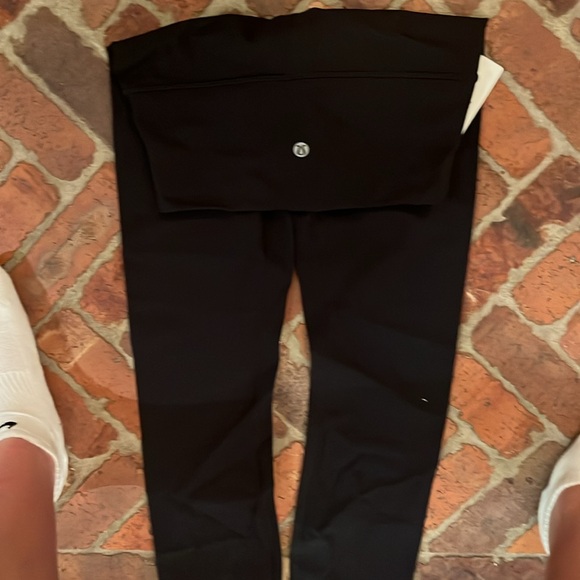 Black lululemon Wunder Under size 4 leggings 25” - Picture 4 of 5